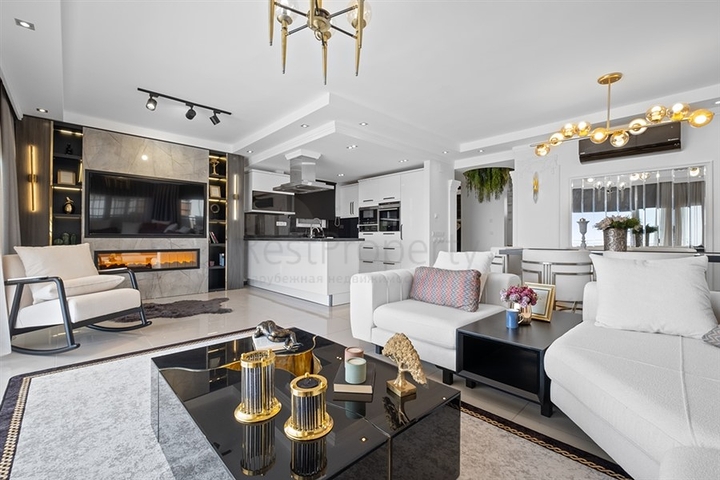 Пентхаус 4+1 с дизайнерским ремонтом и шикарным видом на море