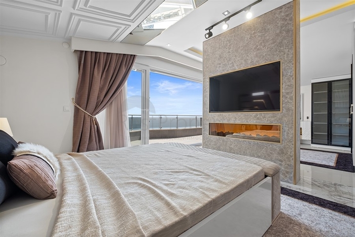 Пентхаус 4+1 с дизайнерским ремонтом и шикарным видом на море