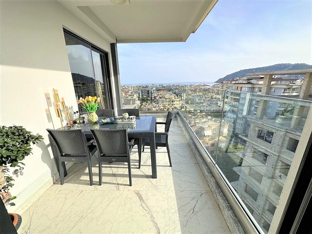 Просторный пентхаус с прекрасным видом на море в самом центре Алании 