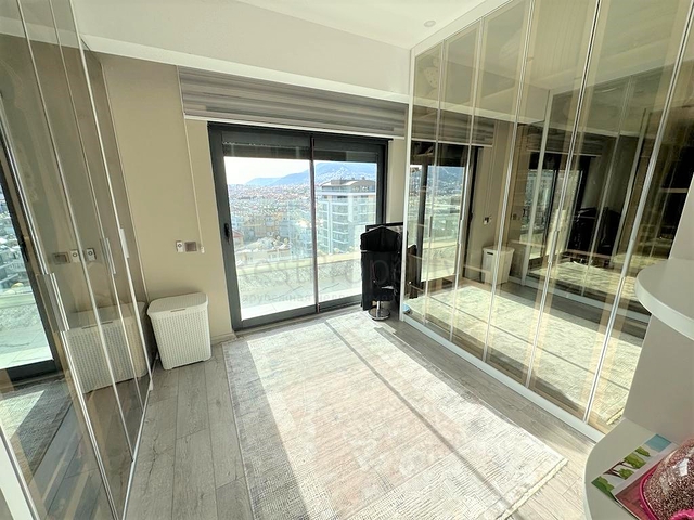 Просторный пентхаус с прекрасным видом на море в самом центре Алании 