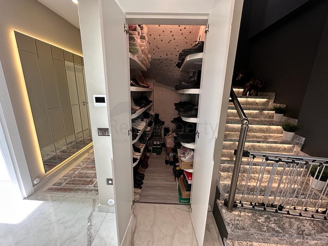 Просторный пентхаус с прекрасным видом на море в самом центре Алании 