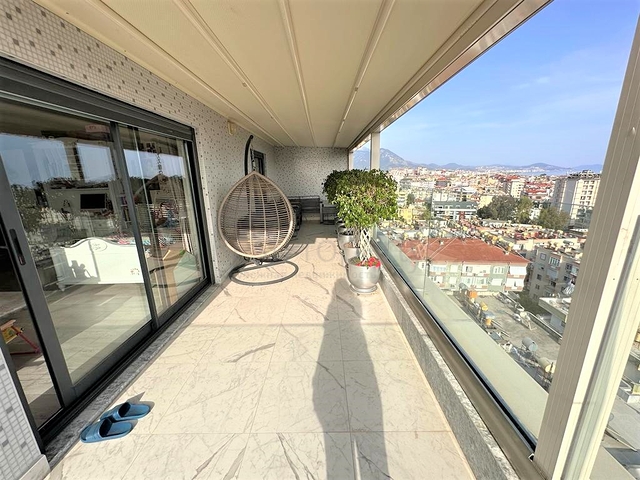 Просторный пентхаус с прекрасным видом на море в самом центре Алании 