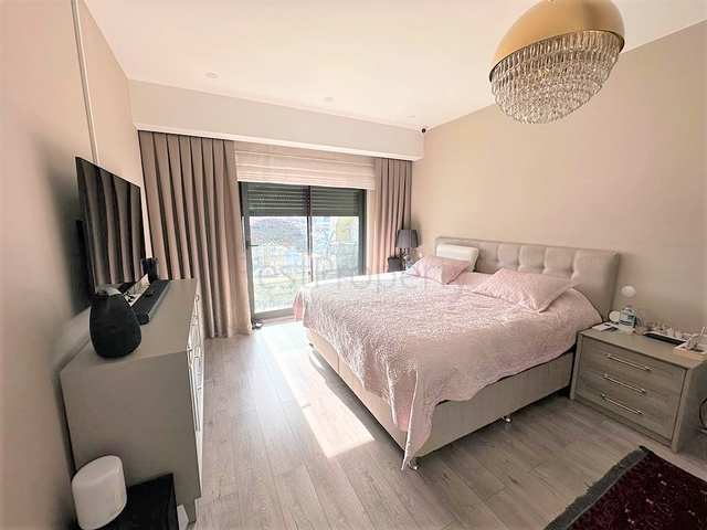 Просторный пентхаус с прекрасным видом на море в самом центре Алании 