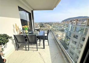 Просторный пентхаус с прекрасным видом на море в самом центре Алании 