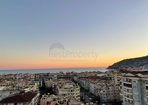 Просторный пентхаус с прекрасным видом на море в самом центре Алании 