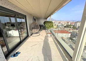 Просторный пентхаус с прекрасным видом на море в самом центре Алании 