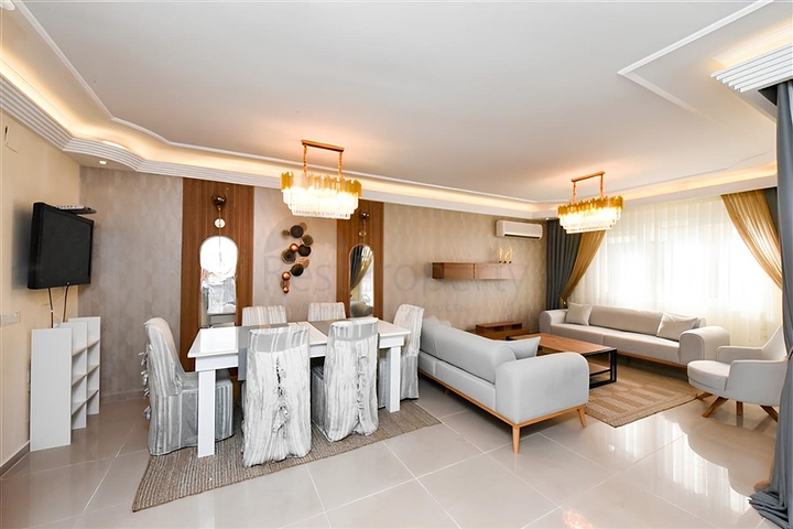 Просторная квартира у моря планировкой 2+1 в центральном районе Оба