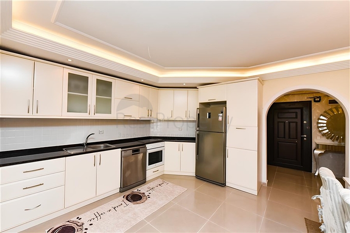 Просторная квартира у моря планировкой 2+1 в центральном районе Оба