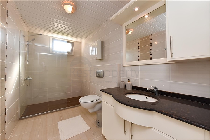 Просторная квартира у моря планировкой 2+1 в центральном районе Оба