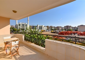 Просторная квартира у моря планировкой 2+1 в центральном районе Оба