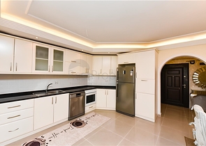 Просторная квартира у моря планировкой 2+1 в центральном районе Оба