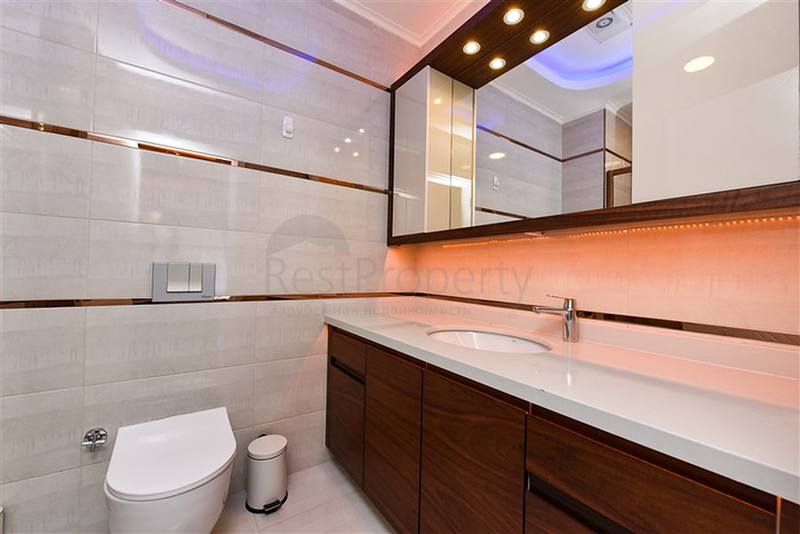 Роскошный пентхаус 4+1 в популярном районе Махмутлар