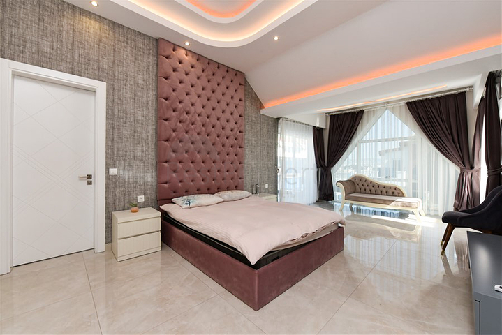 Роскошный пентхаус 4+1 в популярном районе Махмутлар