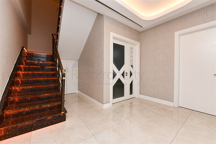 Роскошный пентхаус 4+1 в популярном районе Махмутлар