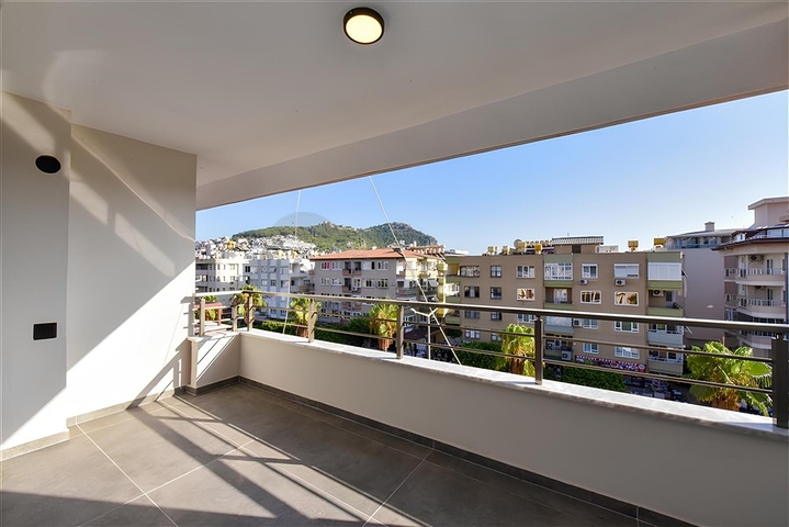 Просторная квартира центр Алании, пляж Клеопатр