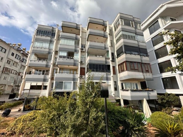 Просторная квартира 3+1 в центре Аланьи