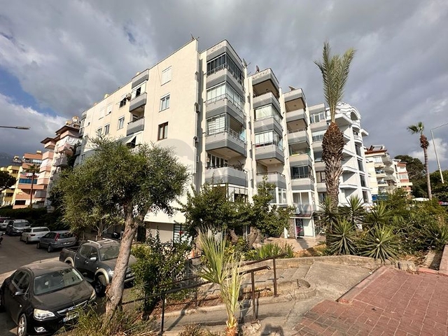 Просторная квартира 3+1 в центре Аланьи