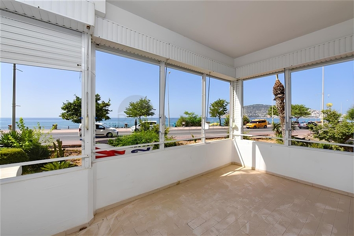 Просторная квартира 3+1 в центре Аланьи