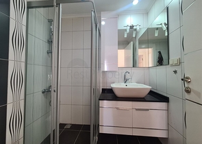 Меблированная квартира 2+1 с видом на море в Тосмуре