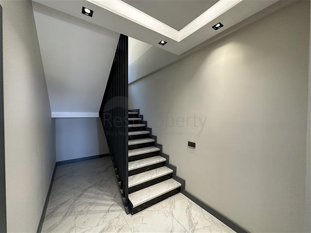 Пятикомнатный дуплекс под гражданство с прямым видом на море и горы