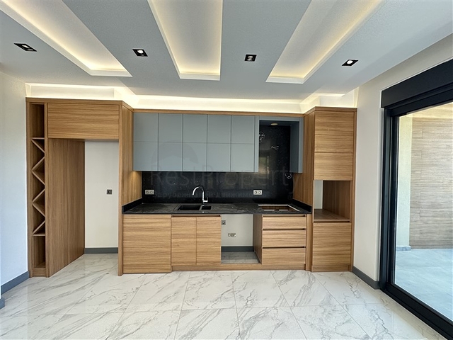 Пятикомнатный дуплекс под гражданство с прямым видом на море и горы