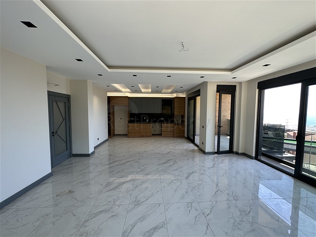 Пятикомнатный дуплекс под гражданство с прямым видом на море и горы