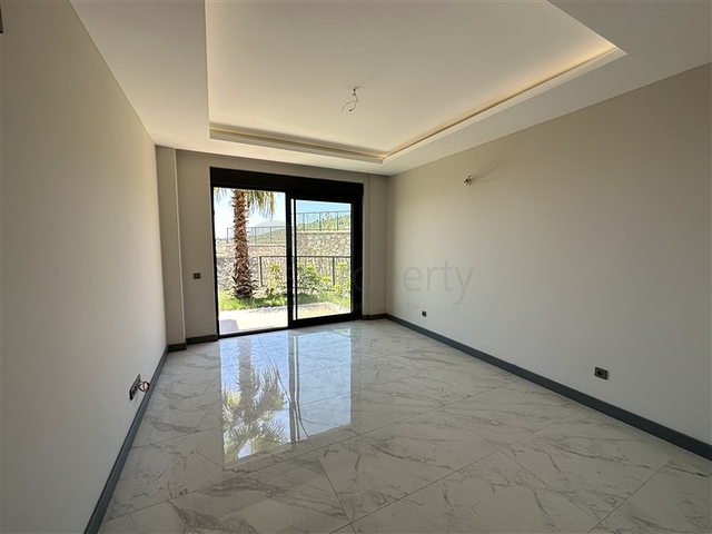 Пятикомнатный дуплекс под гражданство с прямым видом на море и горы