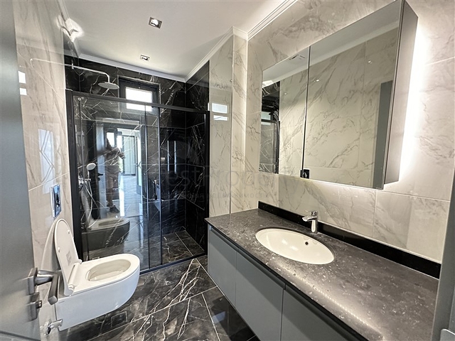 Пятикомнатный дуплекс под гражданство с прямым видом на море и горы