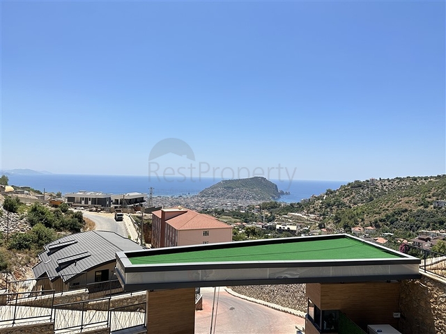 Пятикомнатный дуплекс под гражданство с прямым видом на море и горы