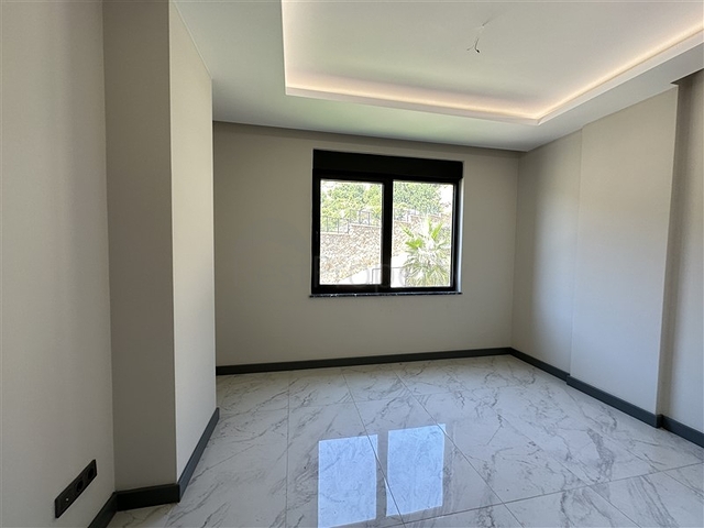 Пятикомнатный дуплекс под гражданство с прямым видом на море и горы