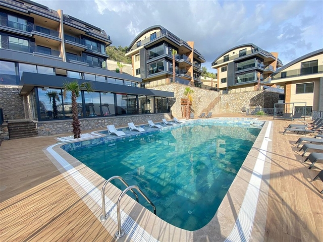 Пятикомнатный дуплекс под гражданство с прямым видом на море и горы