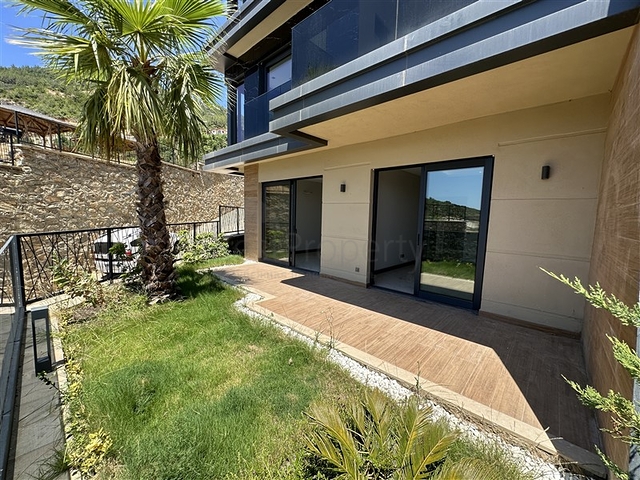 Пятикомнатный дуплекс под гражданство с прямым видом на море и горы