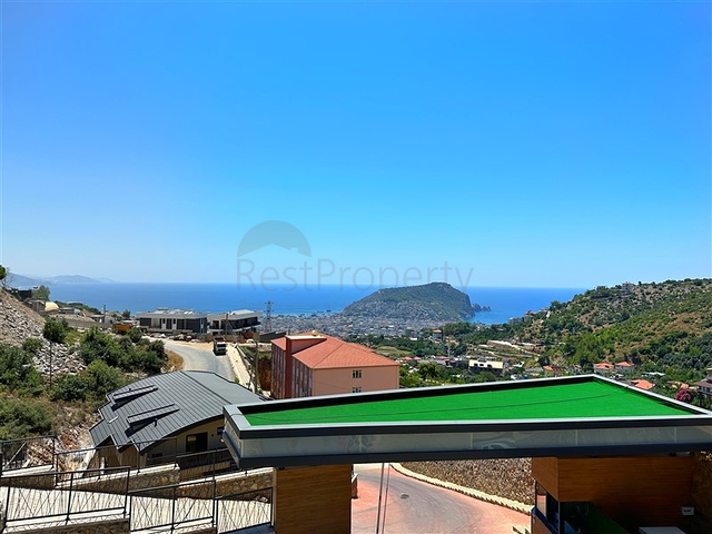 Пятикомнатный дуплекс под гражданство с прямым видом на море и горы