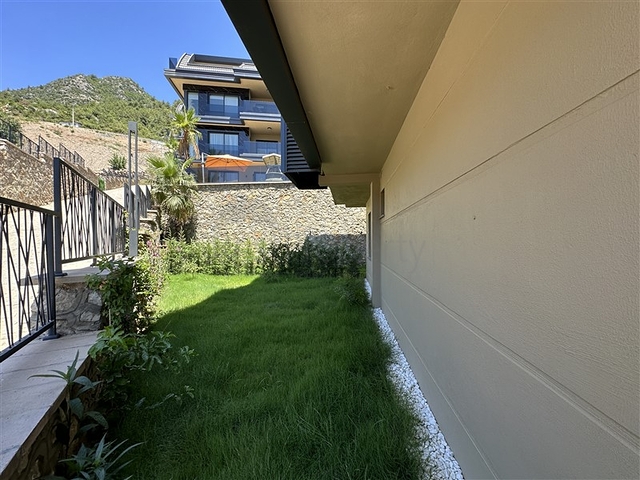 Пятикомнатный дуплекс под гражданство с прямым видом на море и горы