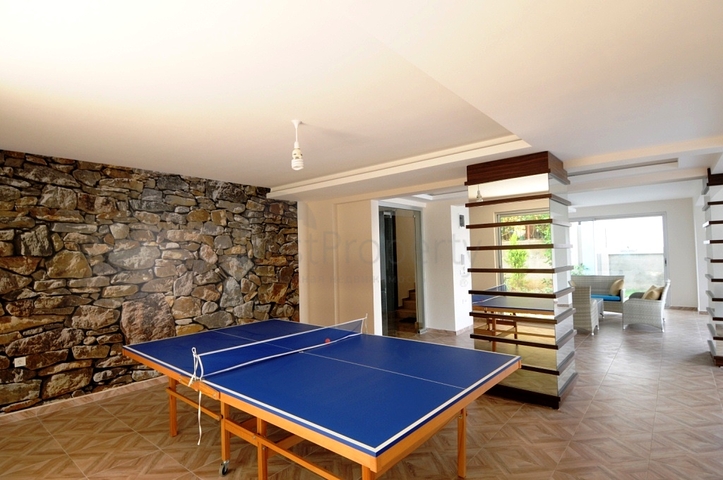 Квартира планировкой 2+1 в районе Кестель всего 50 м от моря