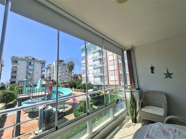 Квартира планировкой 2+1 в районе Кестель всего 50 м от моря