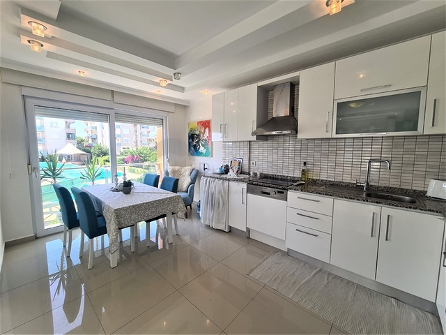 Квартира планировкой 2+1 в районе Кестель всего 50 м от моря