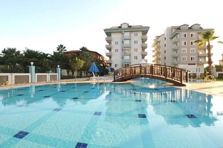 Квартира планировкой 2+1 в районе Кестель всего 50 м от моря