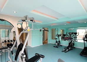 Квартира планировкой 2+1 в районе Кестель всего 50 м от моря