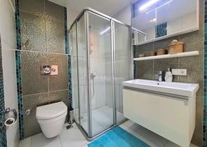 Квартира планировкой 2+1 в районе Кестель всего 50 м от моря