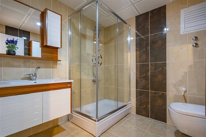 Просторная трехкомнатная квартира в пешей доступности к морю