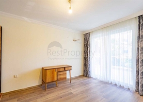 Просторная трехкомнатная квартира в пешей доступности к морю