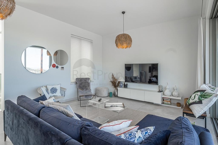 Современные виллы с частными бассейнами в Ялыкаваке 