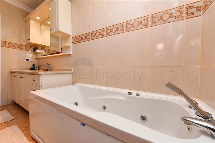 Трёхспальная вилла с элегантным ремонтом