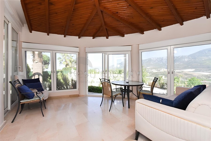 Трёхспальная вилла с элегантным ремонтом