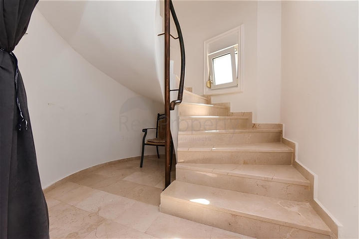 Трёхспальная вилла с элегантным ремонтом