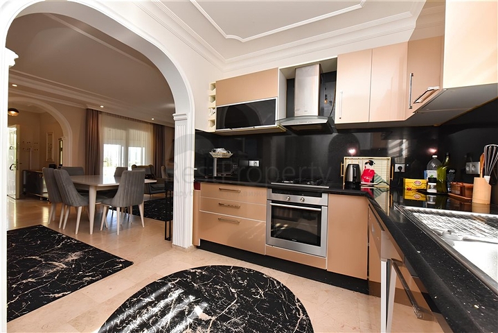 Трёхспальная вилла с элегантным ремонтом