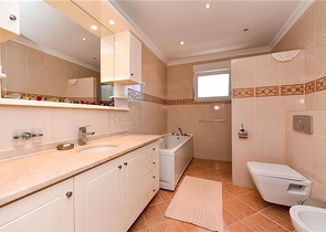 Трёхспальная вилла с элегантным ремонтом