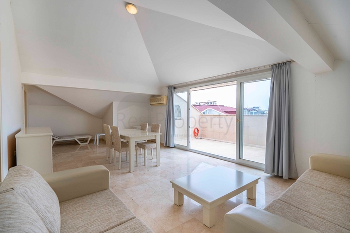 Шестикомнатный светлый пентхаус с видом на город в районе Оба