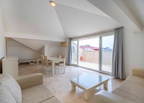 Шестикомнатный светлый пентхаус с видом на город в районе Оба